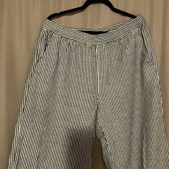 Old Navy Pants - Picture 2 of 4